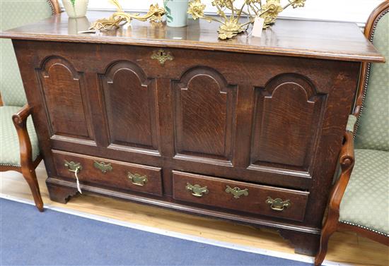An oak mule chest W.151cm